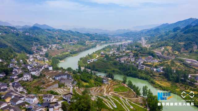 【“飞阅”中国】一江清水两岸绿 古老村寨焕新生