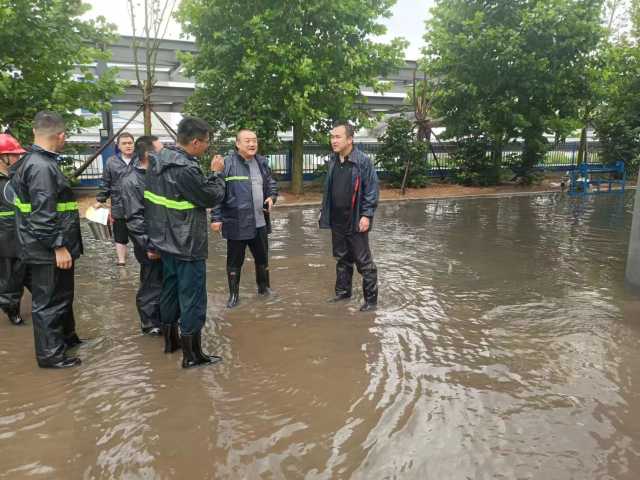 雨幕中的坚守！山东宁阳分局冒雨开展化工产业园突击检查