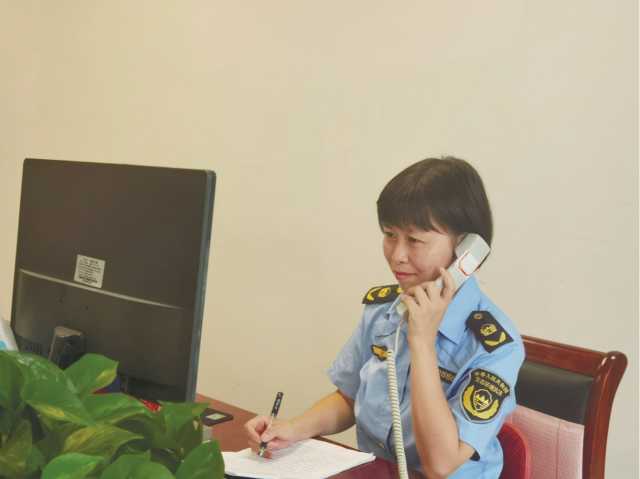 一名在执法督察岗位上能量满满的小个子女生——记浙江省杭州市生态环境保护行政执法队法制审查处副处长李菱